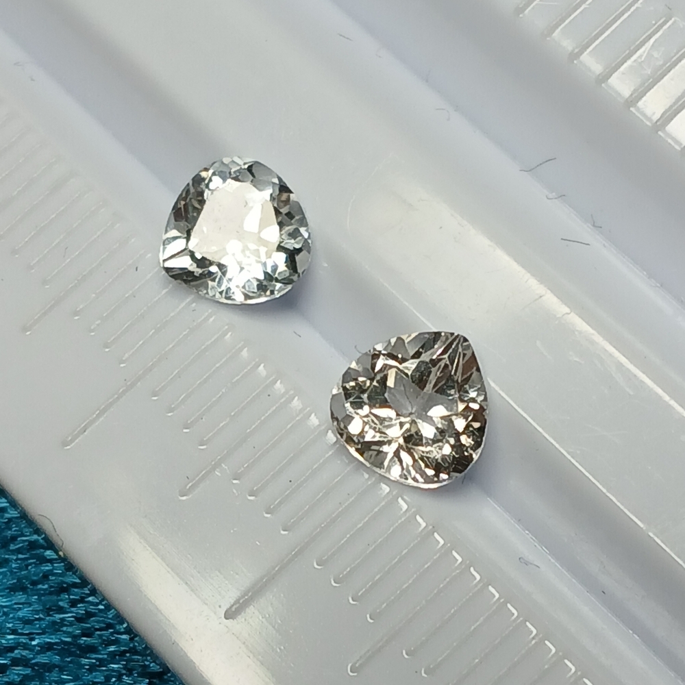 Elegant Silver White Topaz Pear-Shaped Gemstones 6mm
